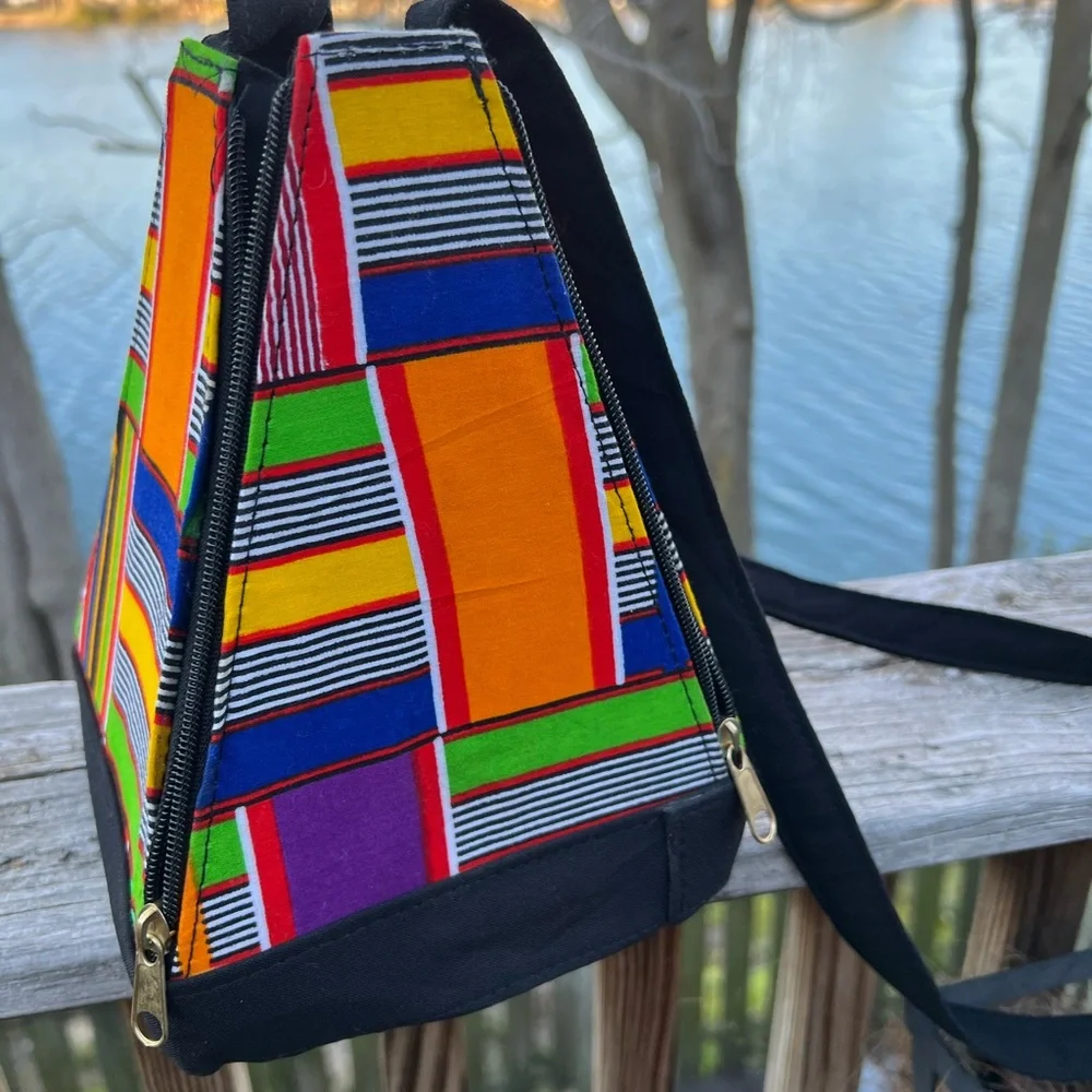 Unique African print purse with zipper closure🐘 - Picture 3 of 8